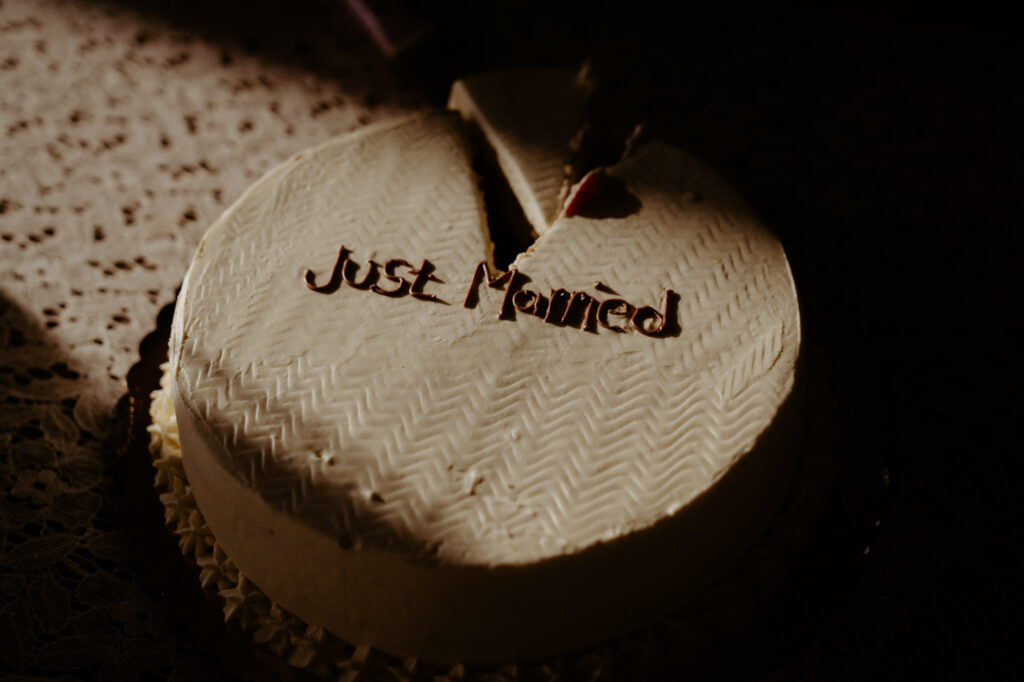 Detail shot of wedding cake